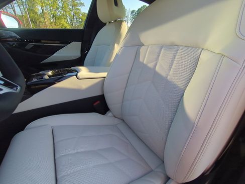 Used 2026 BMW 530i w/ M Sport Package RWD image 16