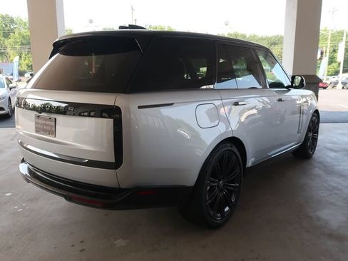 Used 2025 Land Rover Range Rover SE AWD/4WD image 8