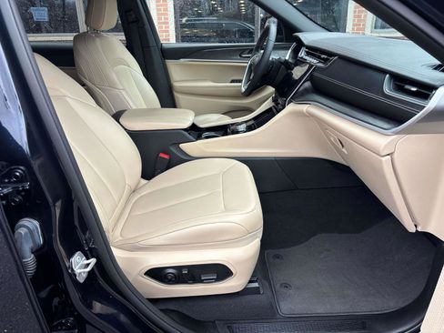 Used 2023 Jeep Grand Cherokee L Limited image 29