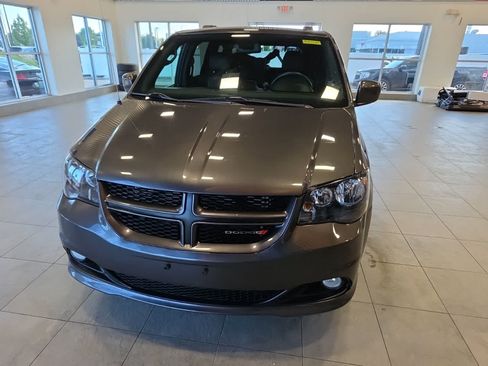 Used 2018 Dodge Grand Caravan GT FWD image 2