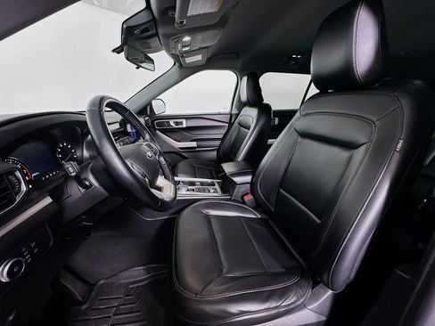 Used 2021 Ford Explorer XLT w/ Equipment Group 202A image 13