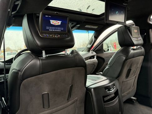 Used 2018 Cadillac Escalade Platinum image 19