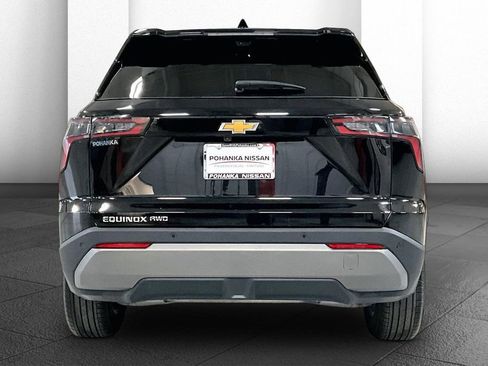 Used 2025 Chevrolet Equinox LT w/ Convenience Package II image 3