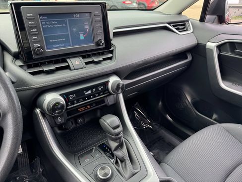 Used 2019 Toyota RAV4 LE w/ Carpet Mat Package AWD/4WD image 29