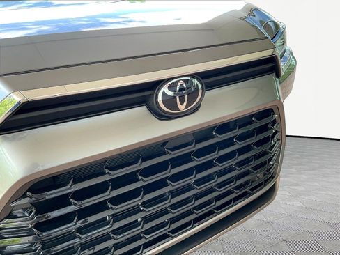 Used 2026 Toyota Grand Highlander AWD image 32