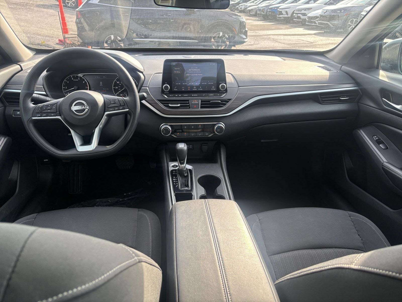 Used 2025 Nissan Altima 2.5 SV FWD image 27
