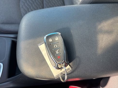 Used 2018 Chevrolet Equinox LT image 30