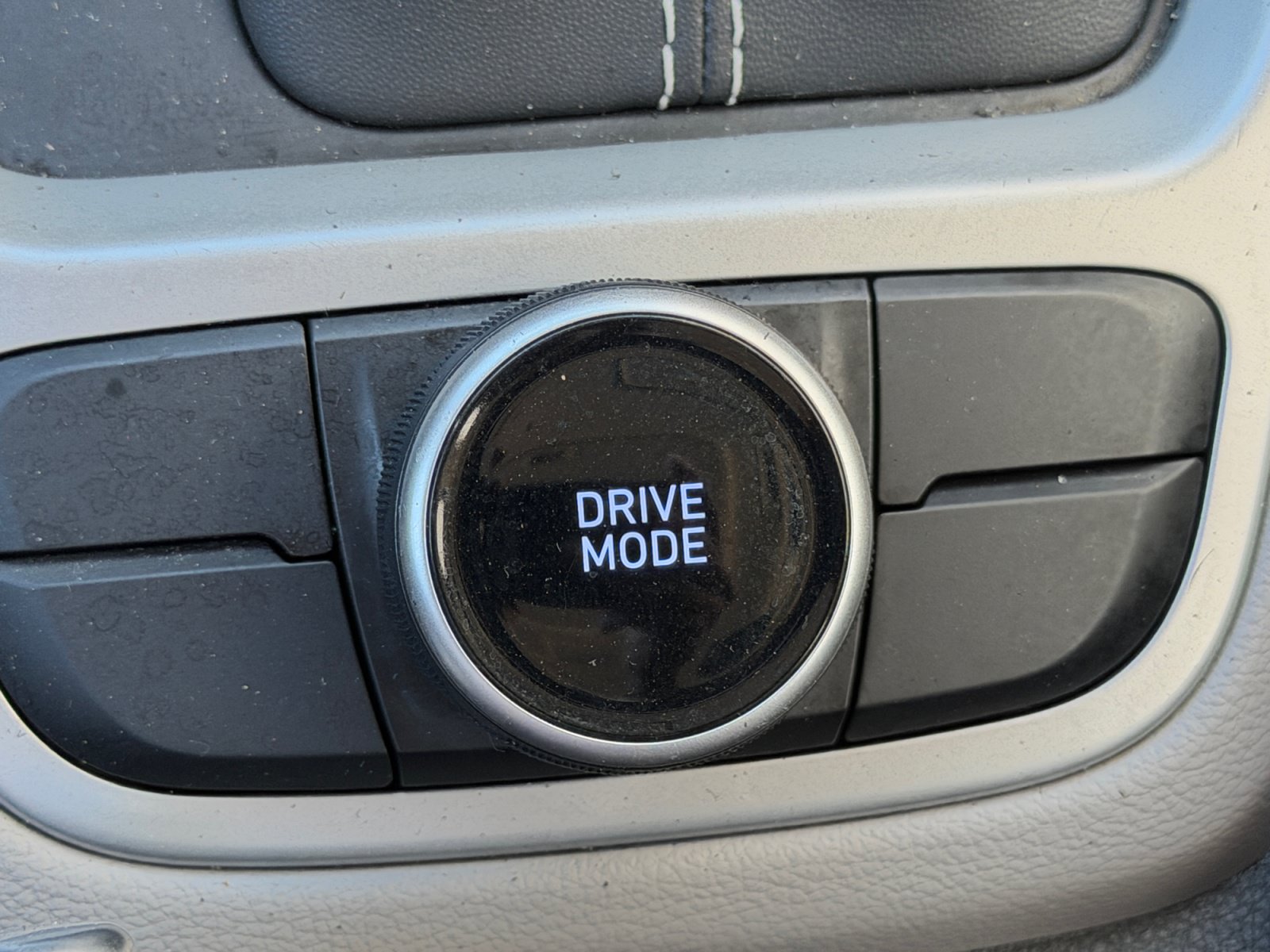 Used 2025 Hyundai Venue SEL FWD image 27
