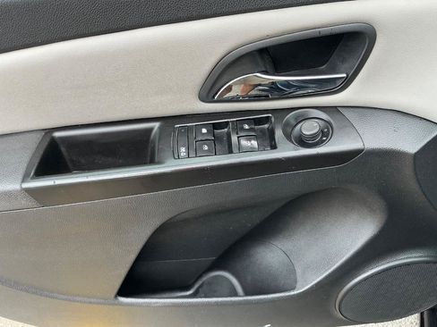 Used 2014 Chevrolet Cruze LS FWD image 15
