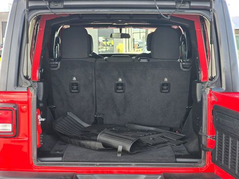 Used 2020 Jeep Wrangler Unlimited Sahara image 14