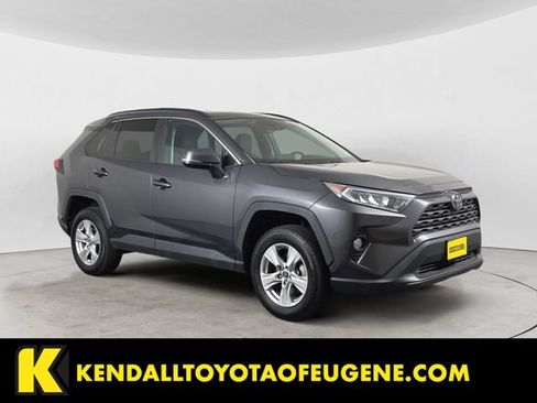 Used 2019 Toyota RAV4 XLE w/ Carpet Mat Package FWD image 3