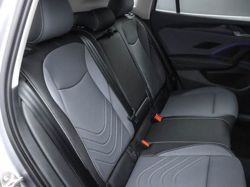 Used 2025 Volkswagen Tiguan SE image 21