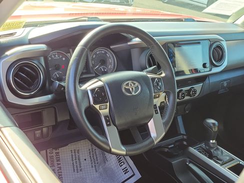 Used 2018 Toyota Tacoma SR5 RWD image 7