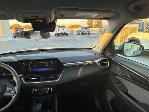 Used 2025 Chevrolet TrailBlazer LT image 33