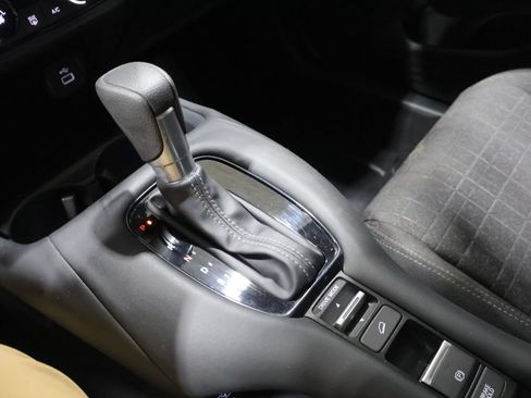 Used 2025 Honda HR-V LX image 28