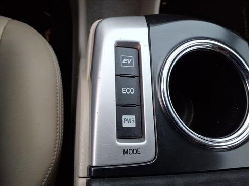 Used 2013 Toyota Prius V Five image 20