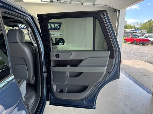 Used 2019 Lincoln Navigator Reserve w/ Cargo Package AWD/4WD image 32