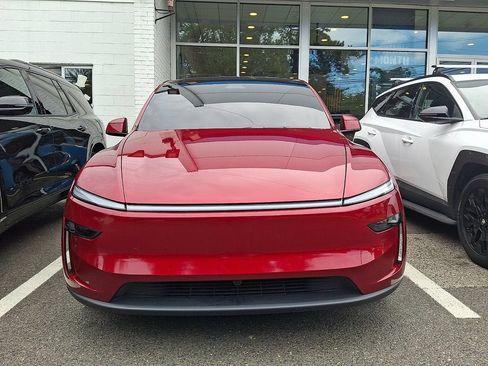 Used 2026 Tesla Model Y Long Range AWD/4WD image 3
