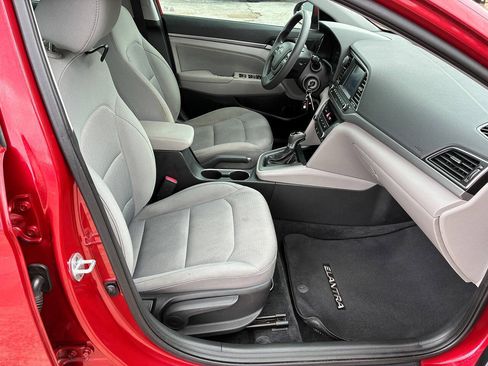 Used 2017 Hyundai Elantra SE FWD image 34
