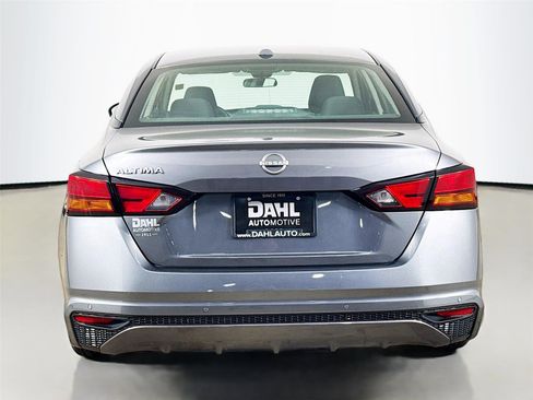 Used 2025 Nissan Altima 2.5 SV image 12