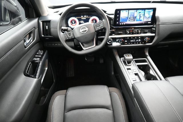 Used 2026 Nissan Pathfinder SL w/ SL Premium Package FWD image 9