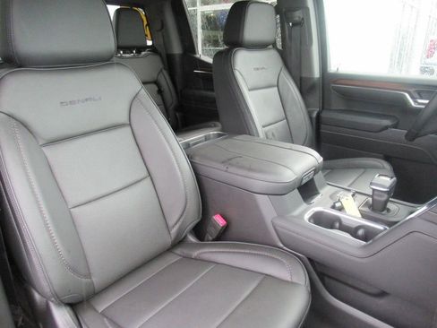 Used 2025 GMC Sierra 1500 Denali w/ Denali Reserve Package AWD/4WD image 9