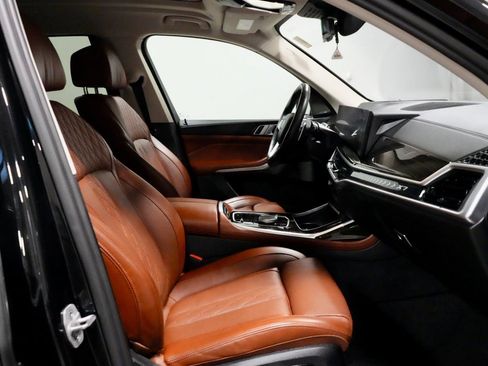 Used 2023 BMW X7 xDrive40i w/ Premium Package image 2