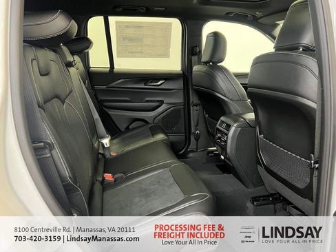 New 2025 Jeep Grand Cherokee Altitude AWD/4WD image 17