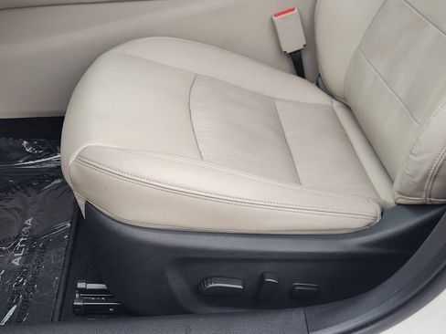 Used 2019 Nissan Altima 2.5 SL FWD image 18