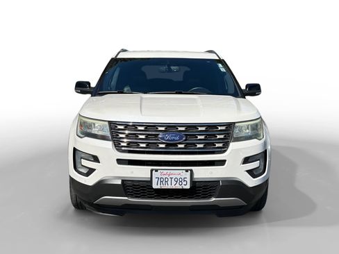 Used 2016 Ford Explorer XLT w/ Equipment Group 202A FWD image 8