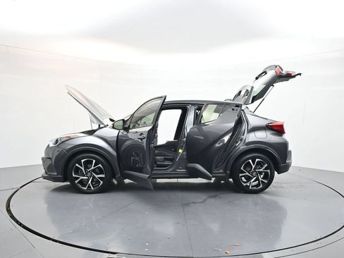 Used 2018 Toyota C-HR XLE FWD image 36