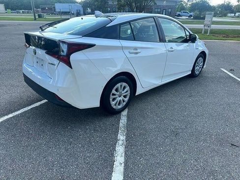 Used 2019 Toyota Prius LE FWD image 4