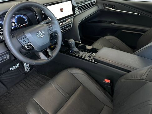 Used 2025 Toyota Camry XSE FWD image 4