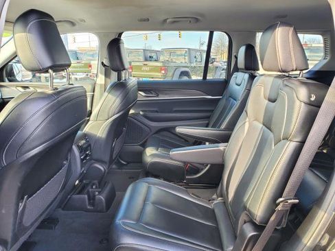 Used 2023 Jeep Grand Cherokee L Limited w/ Black Appearance Package image 26
