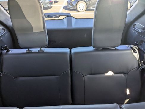 Used 2025 Mitsubishi Outlander SE image 36