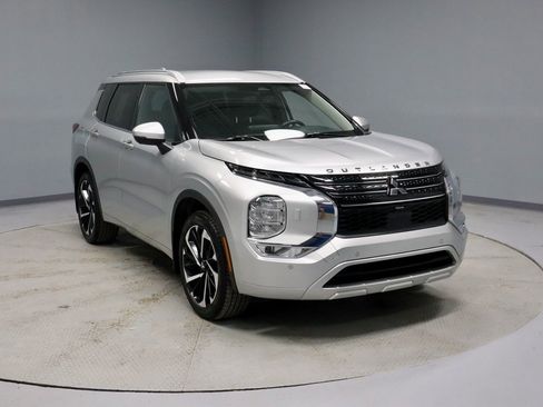 Used 2024 Mitsubishi Outlander SEL image 1