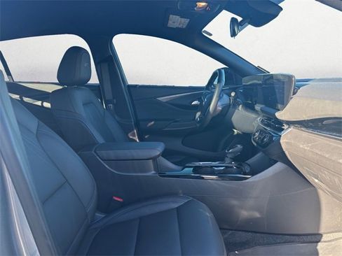 Used 2025 Buick Envista Sport Touring w/ Convenience I Package image 15