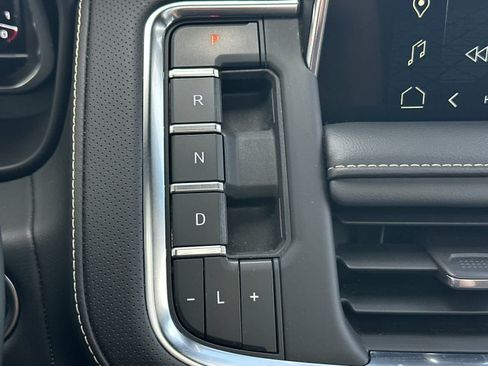 Used 2023 GMC Yukon XL SLT AWD/4WD image 23