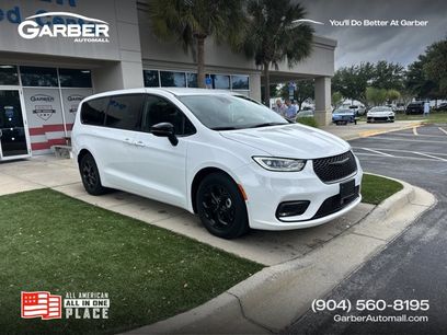 Used 2024 Chrysler Pacifica Limited