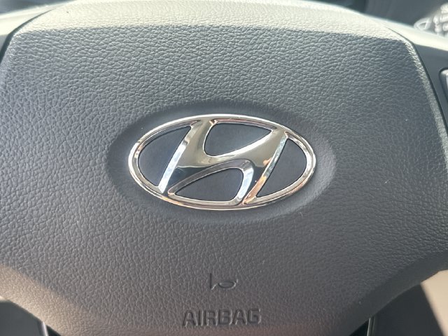 Certified 2025 Hyundai Venue Limited FWD image 22