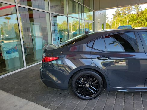Used 2025 Toyota Camry SE image 6
