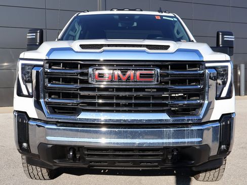 Used 2024 GMC Sierra 2500 SLE image 7