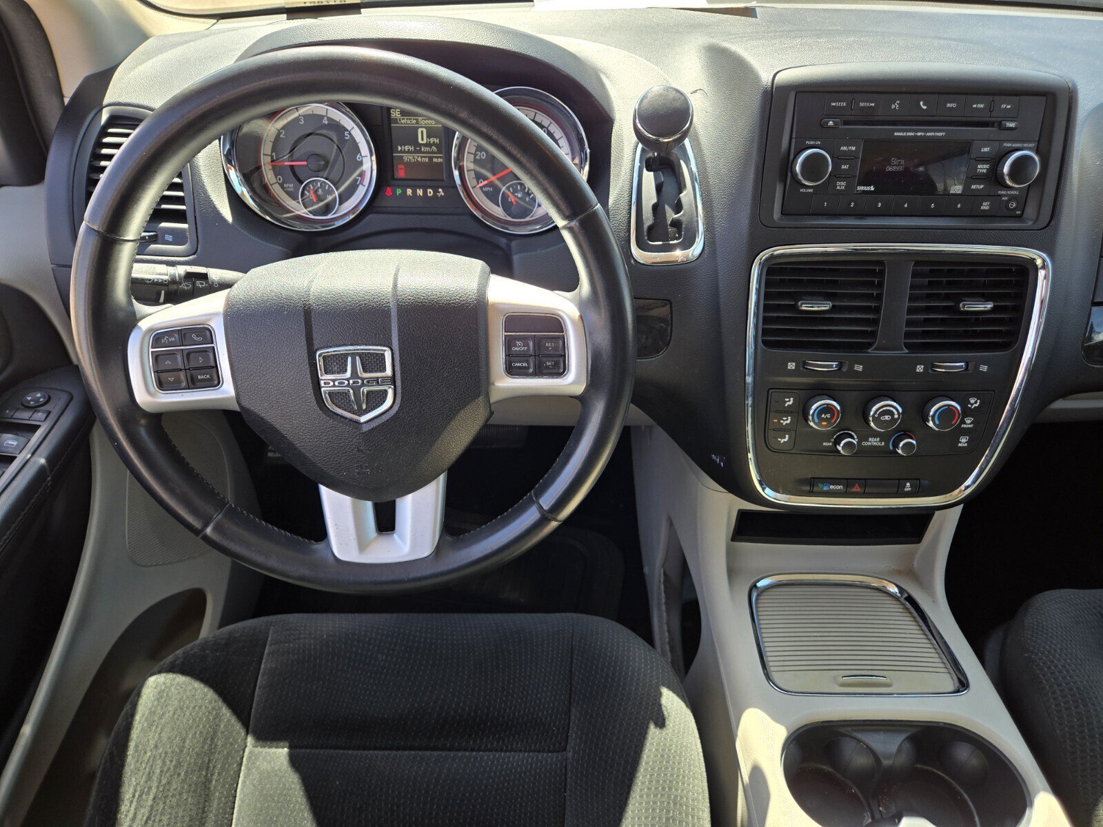 Used 2016 Dodge Grand Caravan SXT w/ UConnect Hands-Free Group FWD image 10