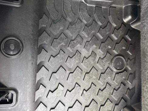 Used 2020 Jeep Wrangler Unlimited Sahara AWD/4WD image 17