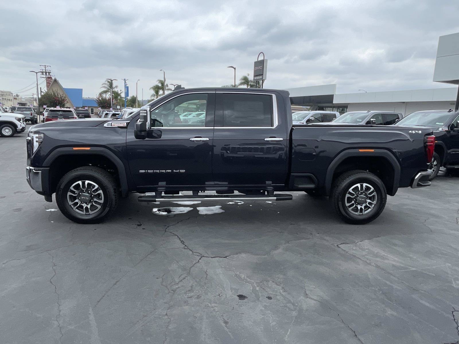 New 2026 GMC Sierra 2500 SLT w/ SLT Premium Package AWD/4WD image 8