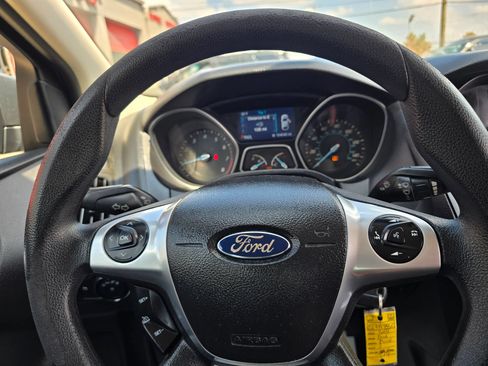 Used 2014 Ford Focus SE FWD image 21