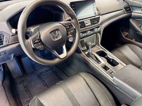 Used 2018 Honda Accord EX image 9