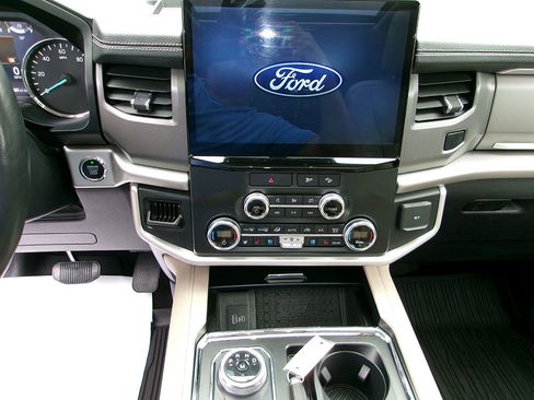 Used 2022 Ford Expedition XLT AWD/4WD image 20