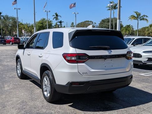 Used 2023 Honda Pilot LX image 7