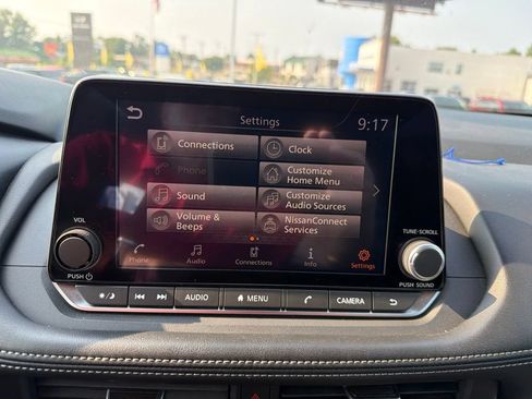 Used 2024 Nissan Rogue SV FWD image 27